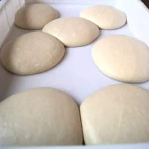 Pâte à pizza levée 12h  chez Pili Pili à Six-Fours-les-Plages